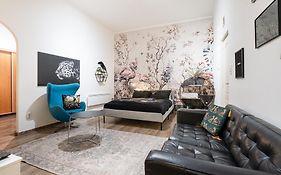Downtown 13 Boutique Apartment